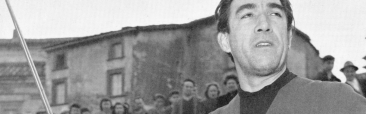 Piazza Trento e Trieste (Bagnoregio), Anthony Quinn in a scene of La Strada by Federico Fellini (1954). Photo: Archivio Tuscia Film Fest 